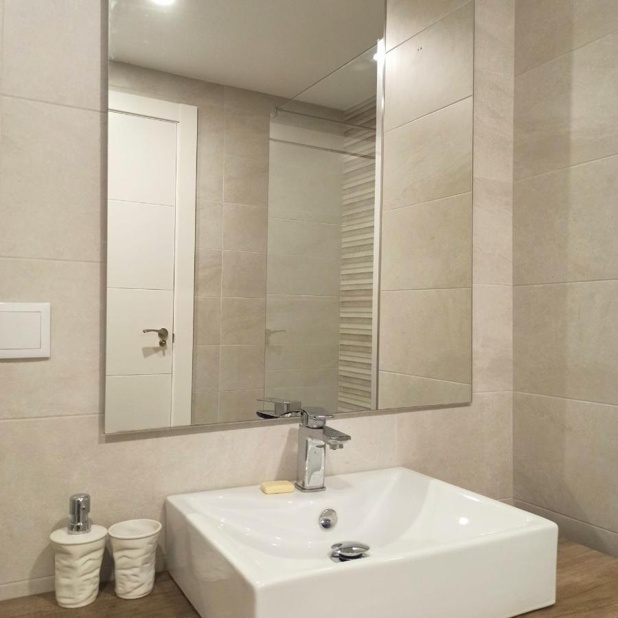 La Paloma Beach Apartment With Pool By Casa Del Sol Hr مانيلفا المظهر الخارجي الصورة