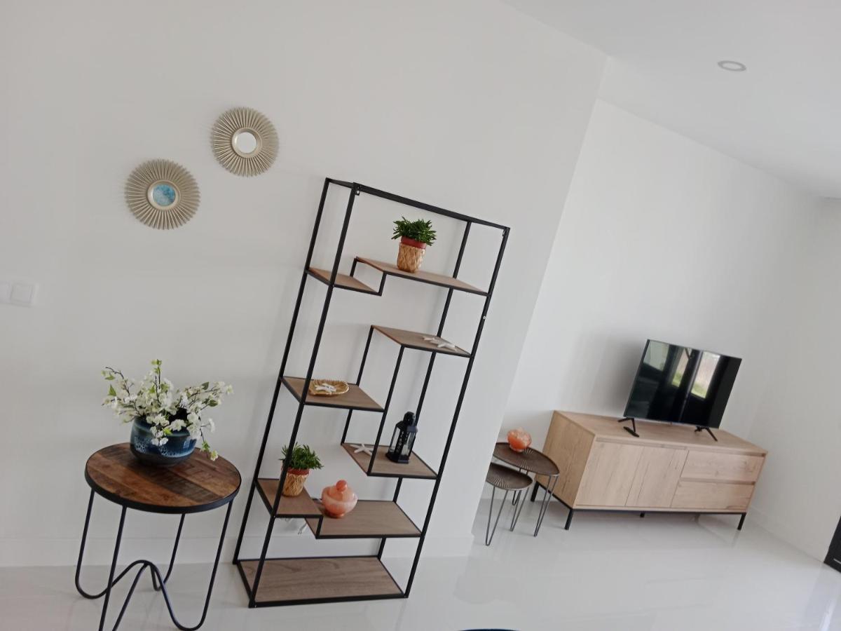 La Paloma Beach Apartment With Pool By Casa Del Sol Hr مانيلفا المظهر الخارجي الصورة
