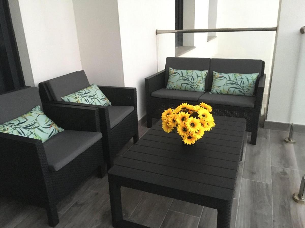La Paloma Beach Apartment With Pool By Casa Del Sol Hr مانيلفا المظهر الخارجي الصورة