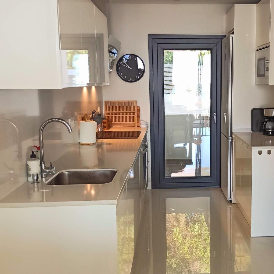 La Paloma Beach Apartment With Pool By Casa Del Sol Hr مانيلفا المظهر الخارجي الصورة